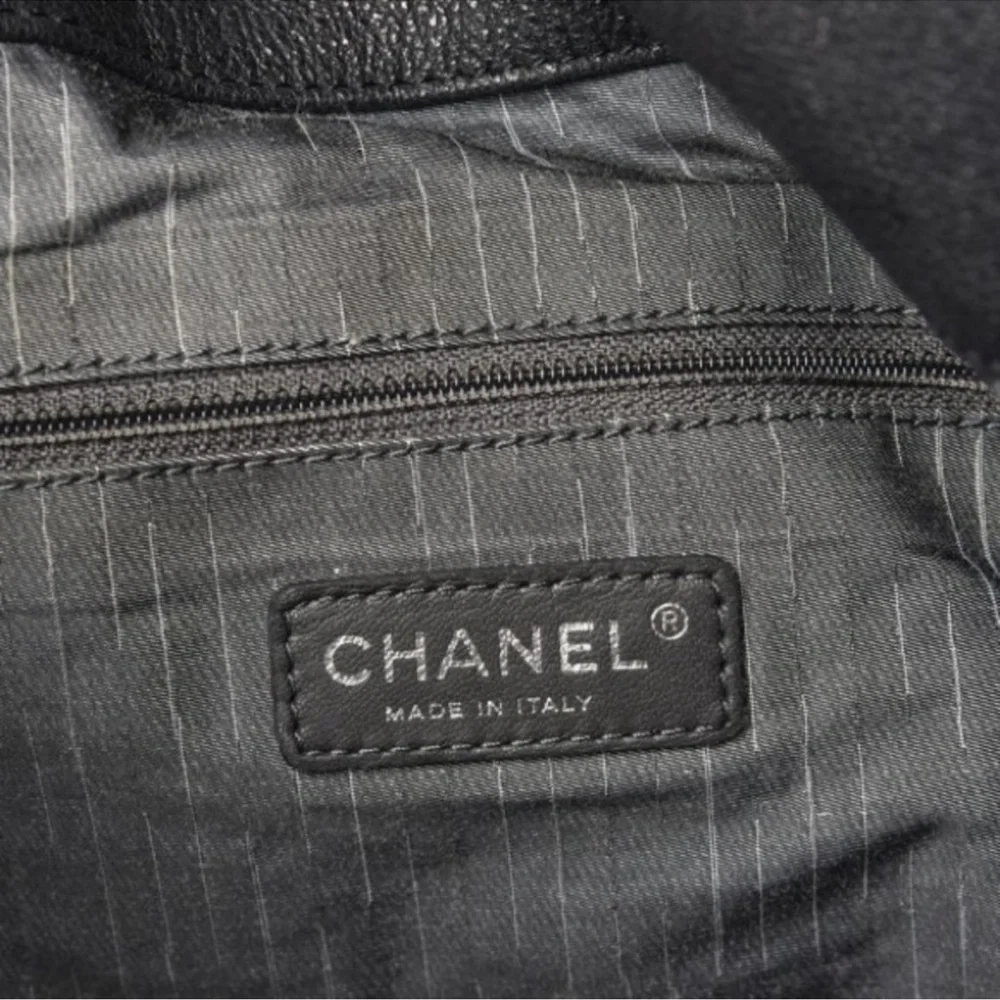 LARGE CHANEL LEATHER TOTE HOBO - Picture 10 of 13